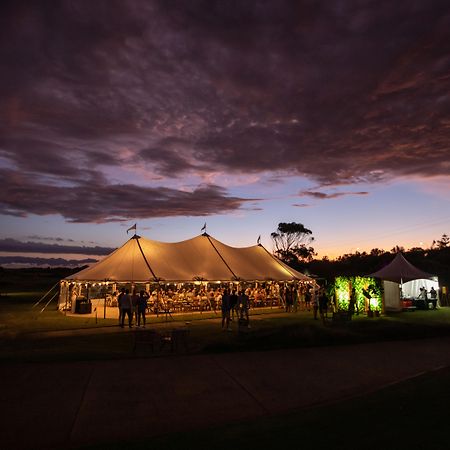 Pullman Magenta Shores Resort Entrance Екстериор снимка The tent at the 2011 Australian Open