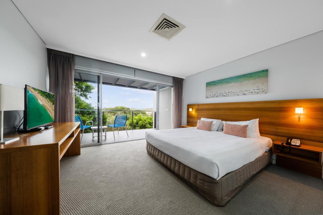 Pullman Magenta Shores Resort Entrance Екстериор снимка A bedroom at the Mantra on Saltwater Island