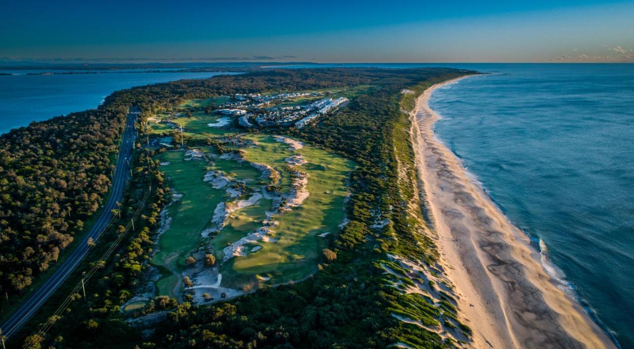 Pullman Magenta Shores Resort Entrance Екстериор снимка Aerial view of the golf course