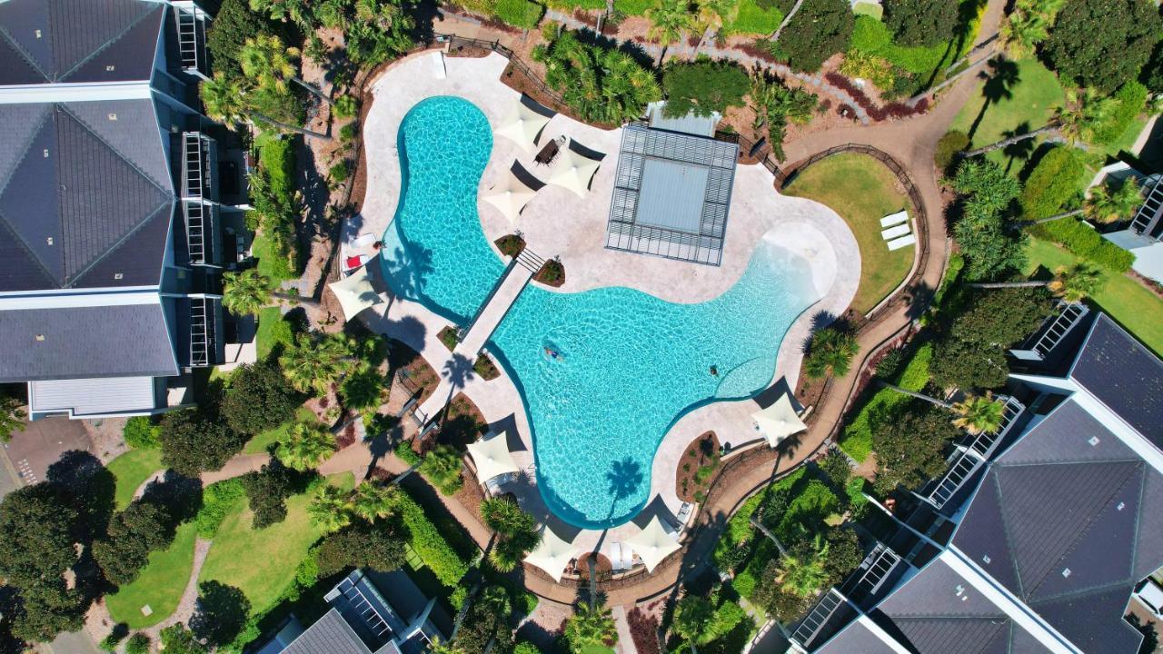 Pullman Magenta Shores Resort Entrance Екстериор снимка Aerial view of the pool at the 2018 Commonwealth Games