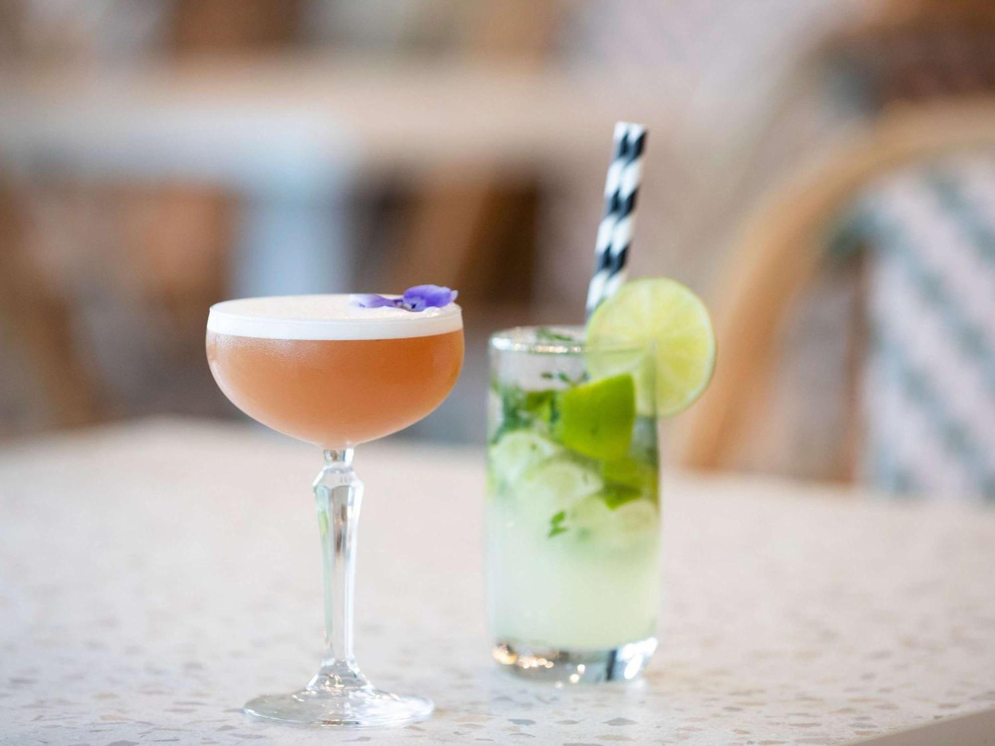 Pullman Magenta Shores Resort Entrance Екстериор снимка A Clover Club (left) and a Mint Julep (right)